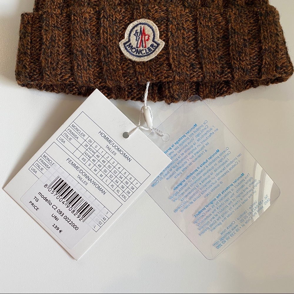Moncler hat